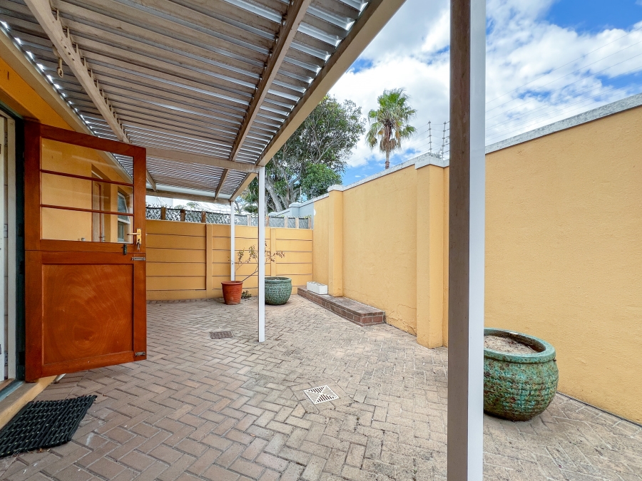 3 Bedroom Property for Sale in Bergvliet Western Cape